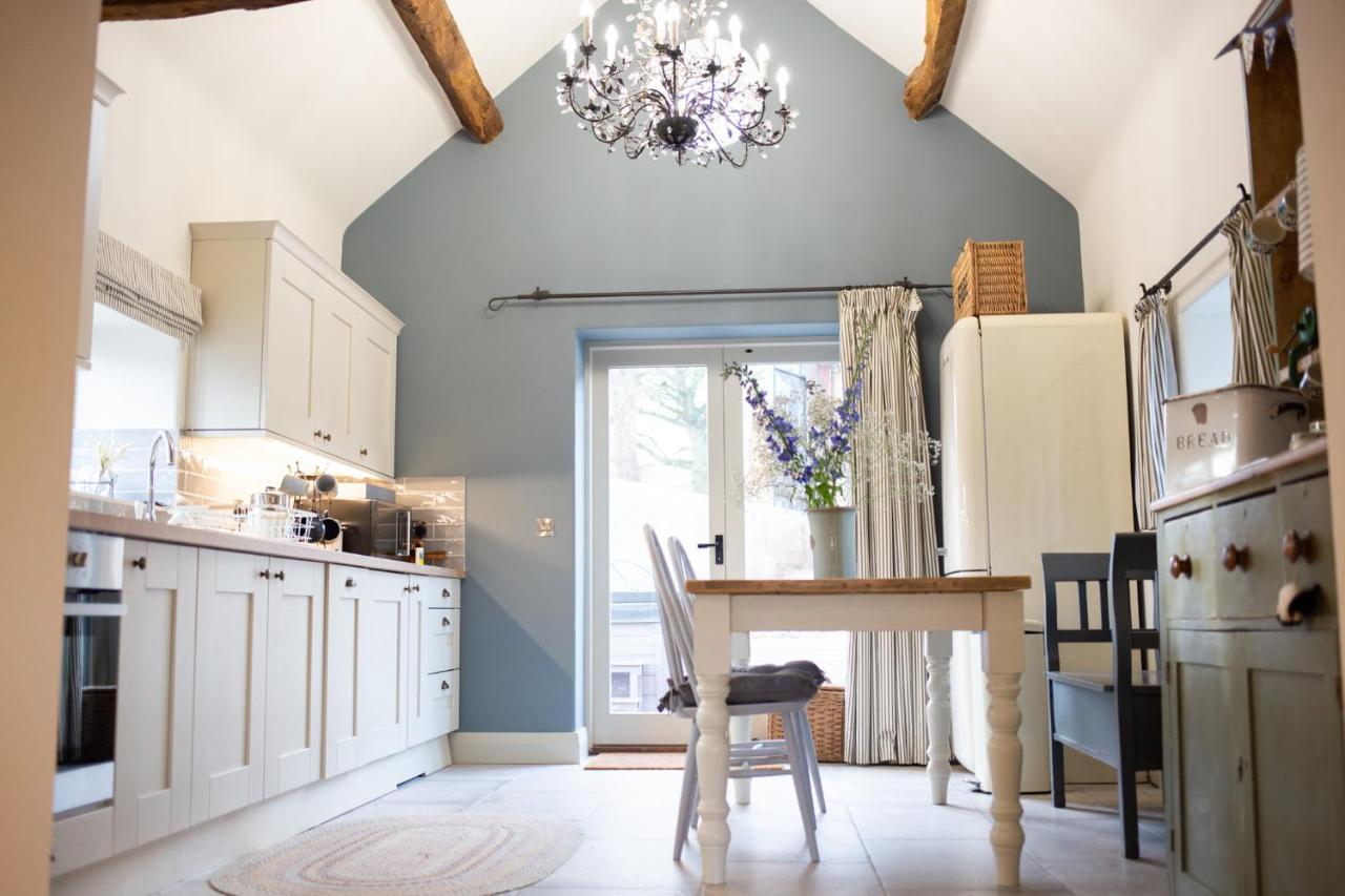 Вилла The Forge - Beautiful Contemporary Barn - Hot Tub Бриджнорс Экстерьер фото